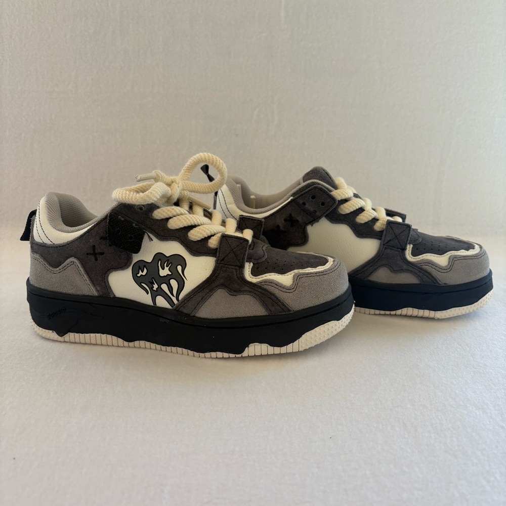 TheSuperMade Vintage Niche
Casual Skate Shoes Grey.